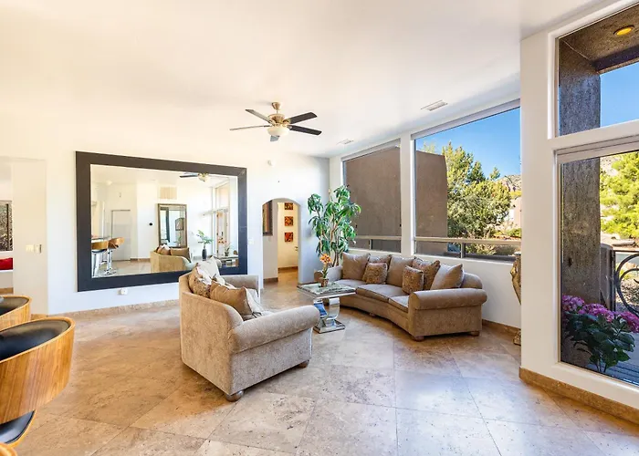 Thunder Mountain Retreat Hot Tub • Fire Pit • Red Rock Views Holiday home *