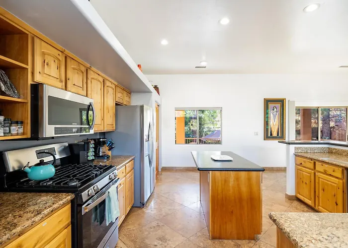 Thunder Mountain Retreat Hot Tub • Fire Pit • Red Rock Views Holiday home *
